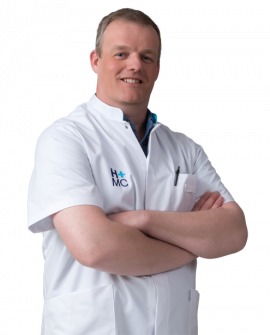 Internist-intensivist R. Peters HMC