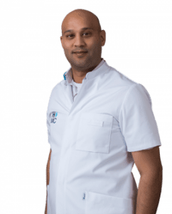 Neurochirurg dr. R.D.S. Nandoe Tewarie HMC