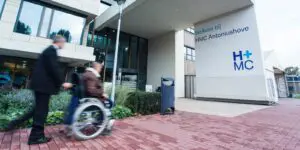 Het vooraanzicht van HMC Antoniushove