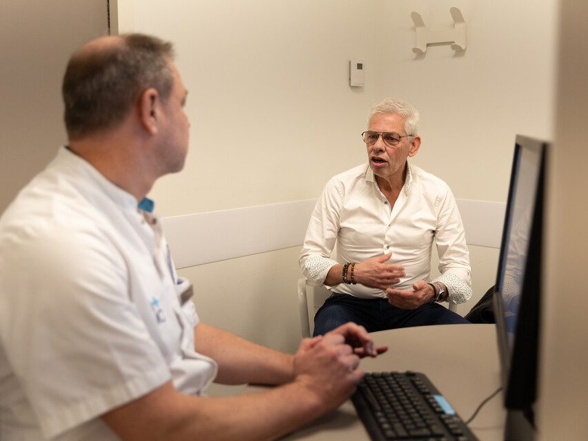 Gesprek orthopeet en patiënt op de Focuskliniek Orthopedie