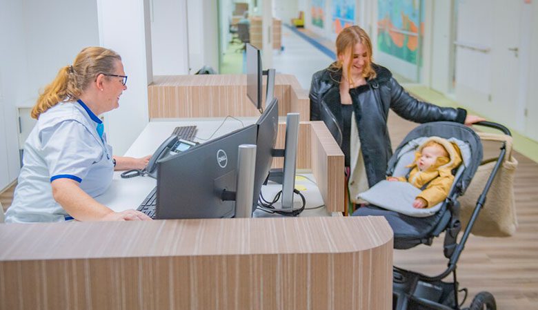 foto van de balie bij het moeder- en kindcentrum