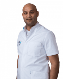Neurochirurg dr. R.D.S. Nandoe Tewarie HMC