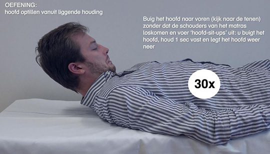 Oefening: Hoofd optillen vanuit liggende houding (dynamisch)