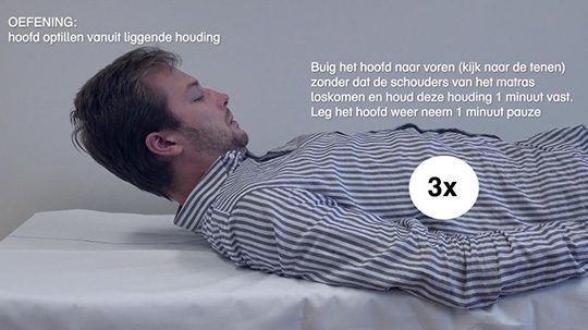 Oefening: Hoofd optillen vanuit liggende houding (statisch)