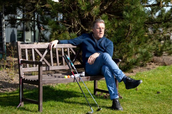 Toon heeft Parkinson en wordt behandeld in HMC: 'Je verzint het niet maar golfen gaat beter dan ooit'