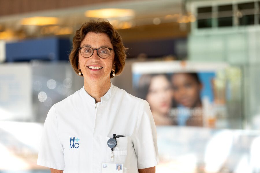 Maar liefst 31 jaar geleden begon Melanie Thomas haar carrière in HMC. De kinderarts is uitgegroeid tot een bekend gezicht in het ziekenhuis, waar zij duizenden - nee: tienduizenden! - patiënten van 0 tot 18 jaar onder haar hoede nam. Nu is ze met pensioen