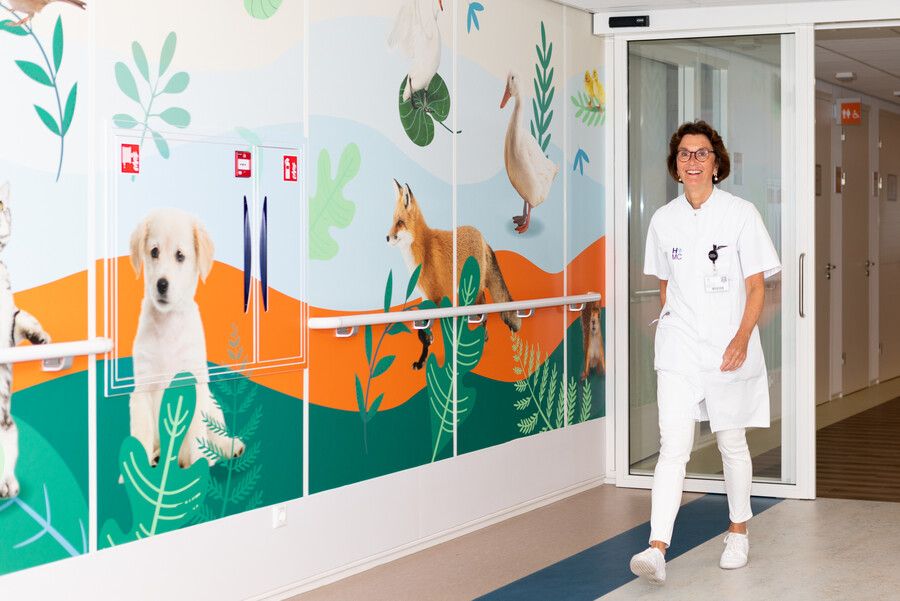 Maar liefst 31 jaar geleden begon Melanie Thomas haar carrière in HMC. De kinderarts is uitgegroeid tot een bekend gezicht in het ziekenhuis, waar zij duizenden - nee: tienduizenden! - patiënten van 0 tot 18 jaar onder haar hoede nam. Nu is ze met pensioen