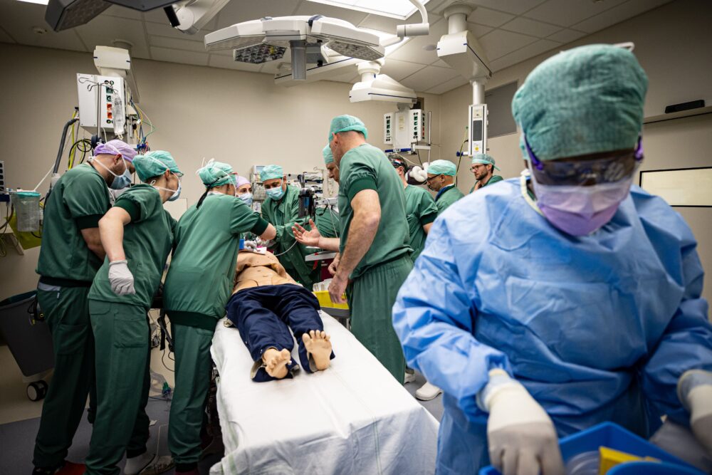 Commandant der Strijdkrachten bezoekt HMC